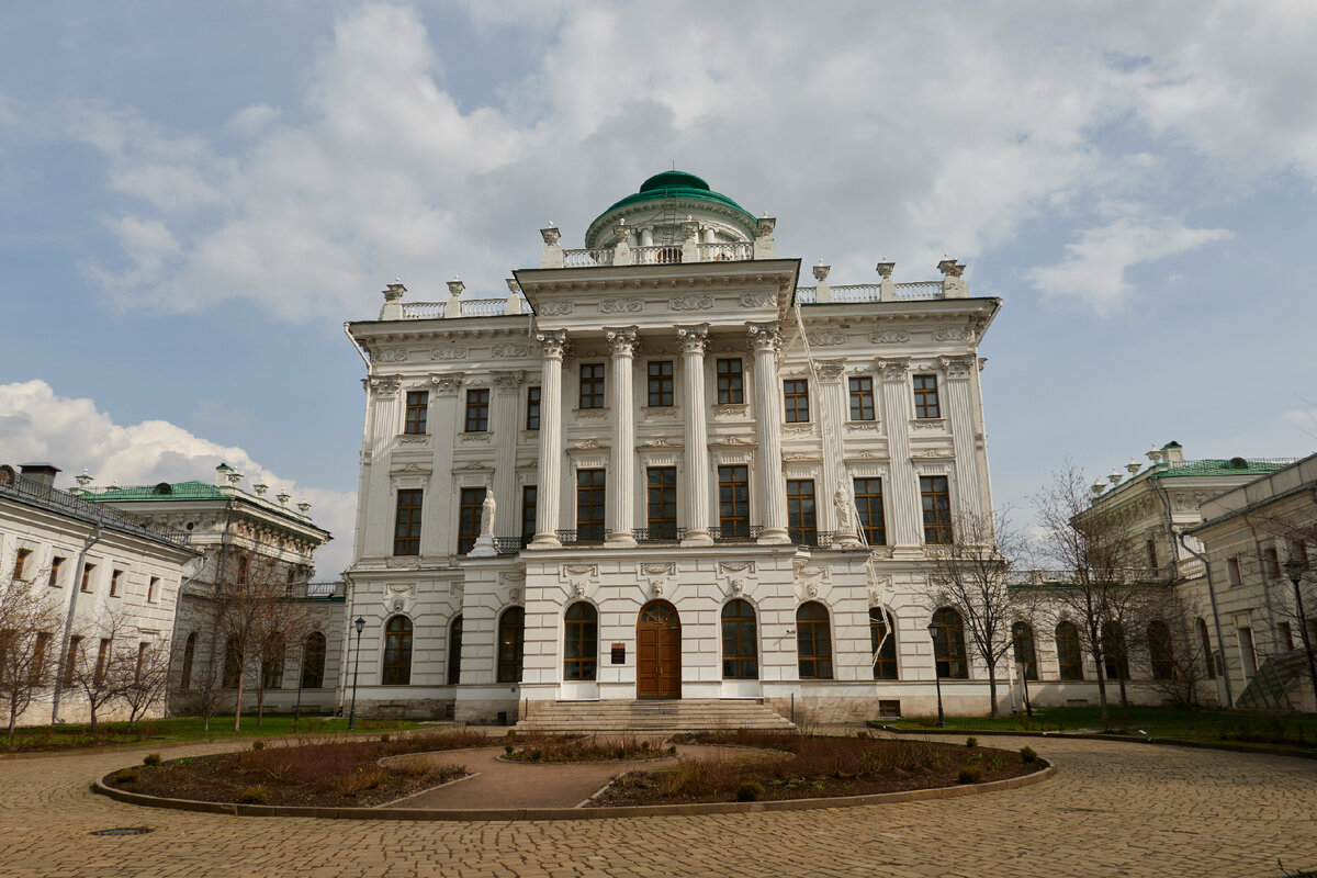 Дом Пашкова. Фасад со стороны Ваганьковского переулка