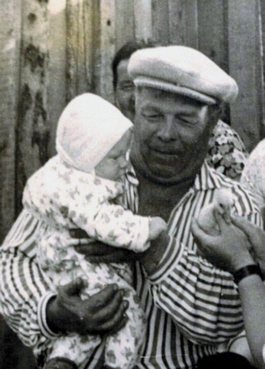 Мой дедушка Марыныч Семён Федорович с правнуком Ромой. Фото автора.