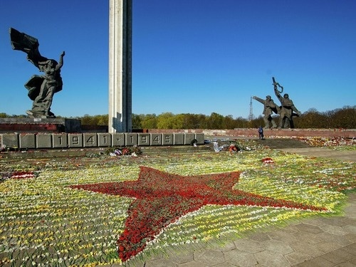 Памятник Победы в Риге. 2021 год.