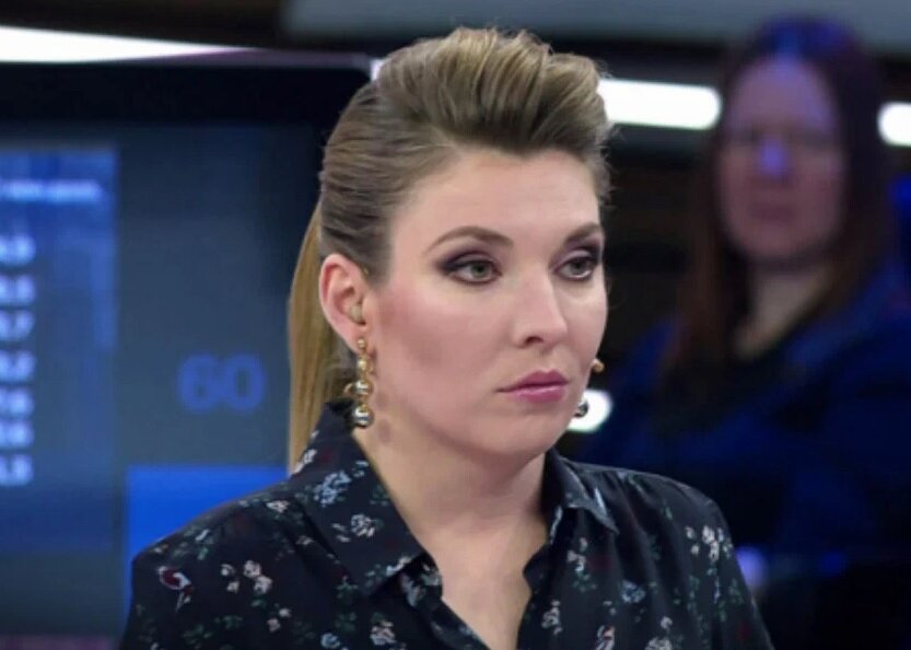 Ведущая   программы " 60 минут" Ольга Скабеева.