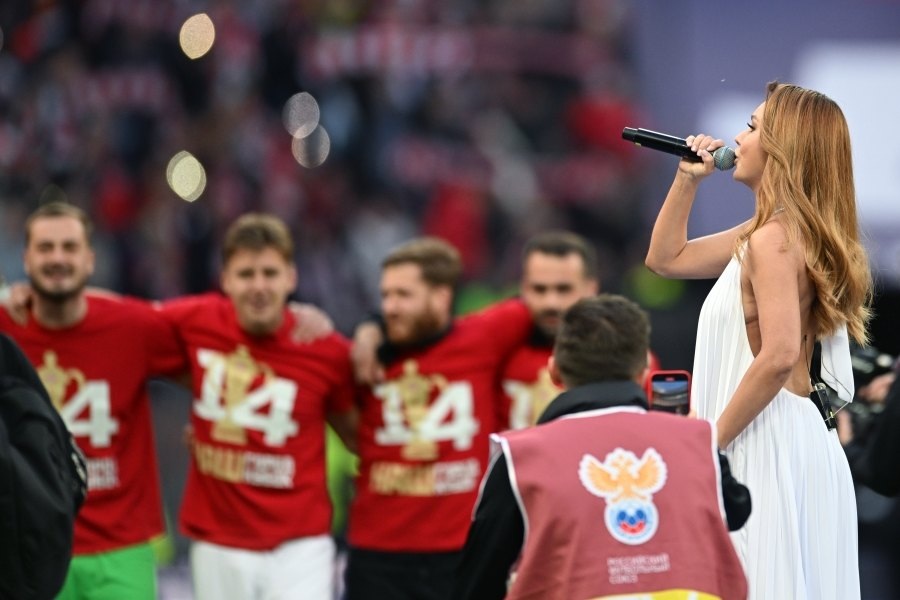    Песня МакSим с альбома "Трудный возраст" (2007) стала гимном болельщиков "Спартака"