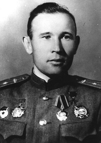 Пётр Иванович Орехов (15 сентября 1914, Студёное, Оренбургская губерния — 15 января 1981, Симферополь) — советский офицер, танкист, в годы Великой Отечественной войны гвардии майор, командир 125-го танкового батальона 44-й гвардейской Краснознамённой танковой бригады, 11-го гвардейского танкового корпуса, 1-й гвардейской танковой армии, 1-го Белорусского фронта, Герой Советского Союза - Википедия