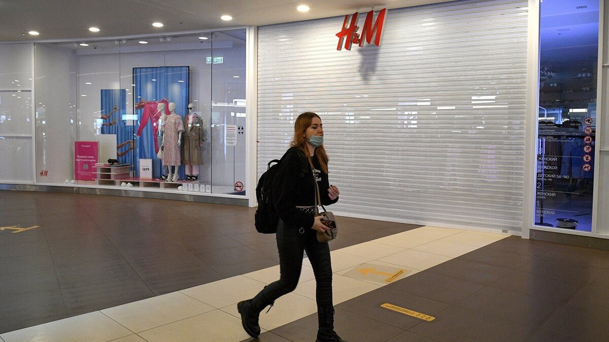    Закрытый магазин H&M© РИА Новости . Александр Гальперин