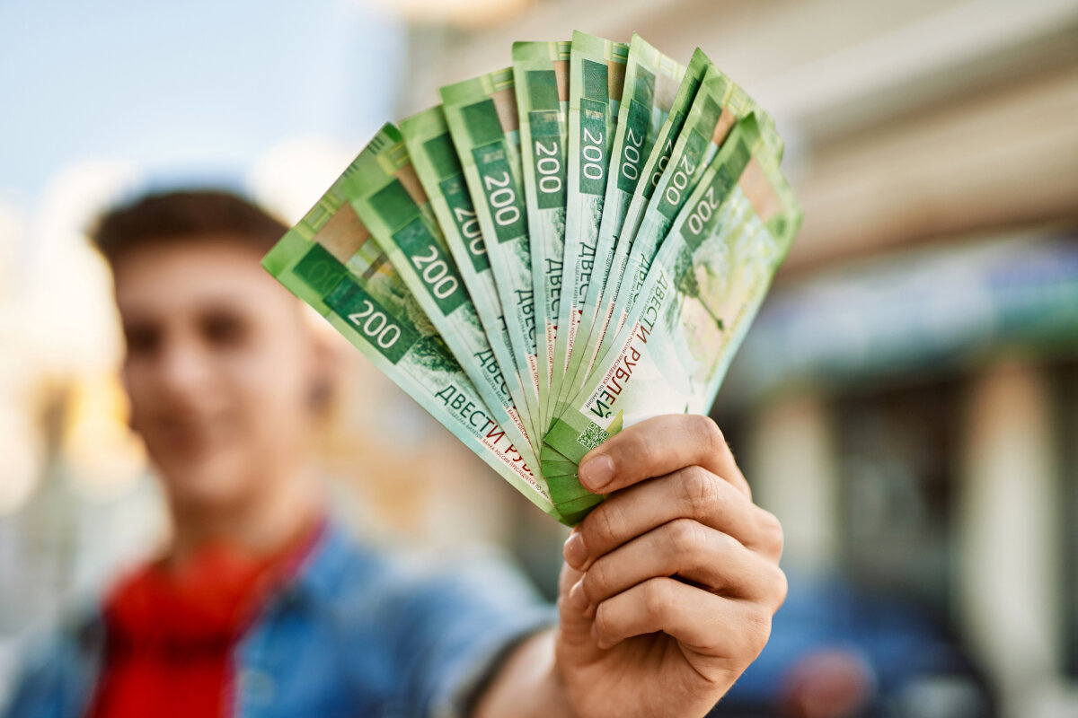    В начале лета МРОТ уже поднимали на 10%
