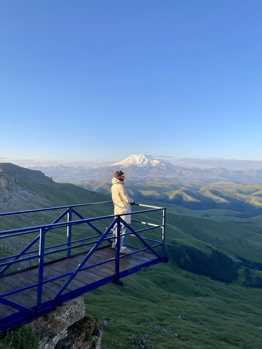 Плато Бермамыт с прекрасным видом на Эльбрус