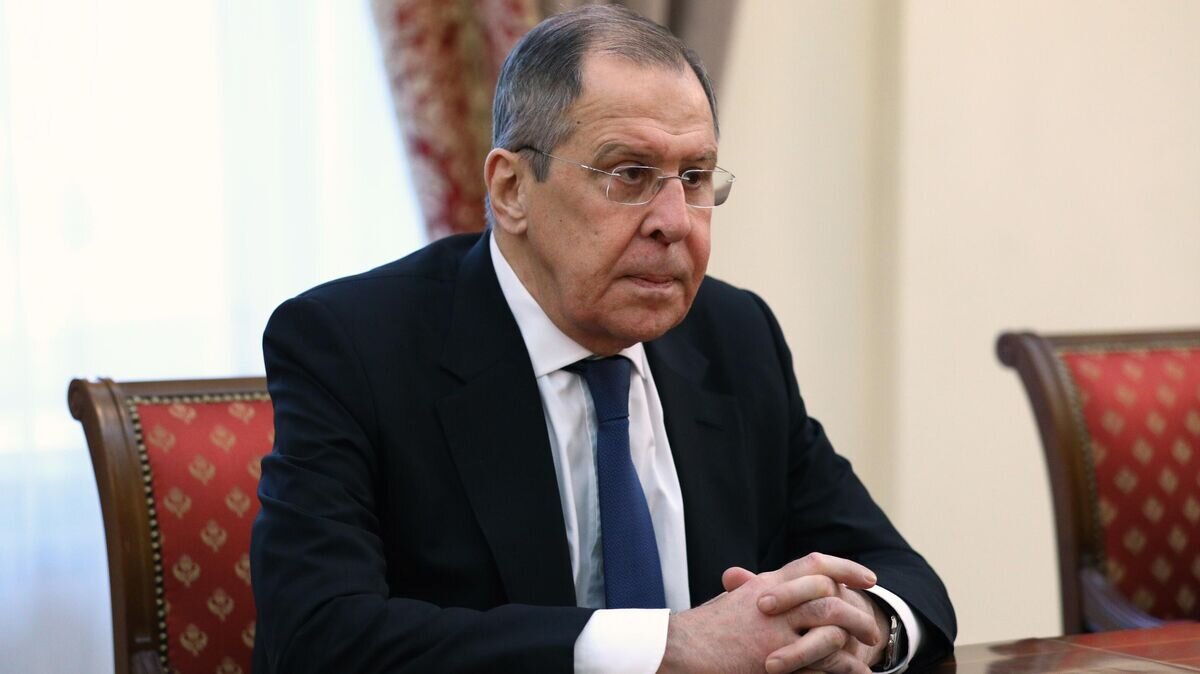    Министр иностранных дел РФ Сергей Лавров во время встречи с министром иностранных дел Армении Арой Айвазяном в Ереване© РИА Новости