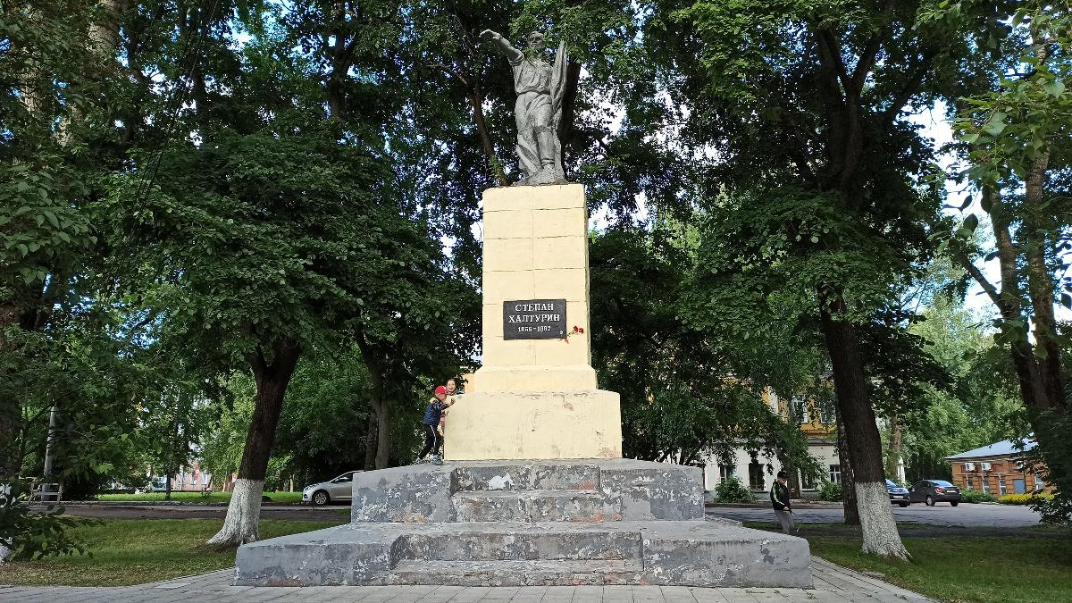 памятник халтурину в кирове 