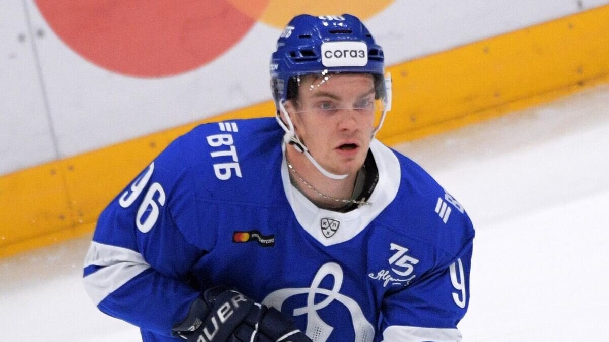    Игрок ХК "Динамо" Дмитрий Рашевский в матче КХЛ© РИА Новости / Владимир Федоренко