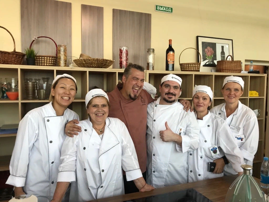 Зав производством в общественном питании. Заведующий производством общественного питания. Заведующий производством традиция Нагорная