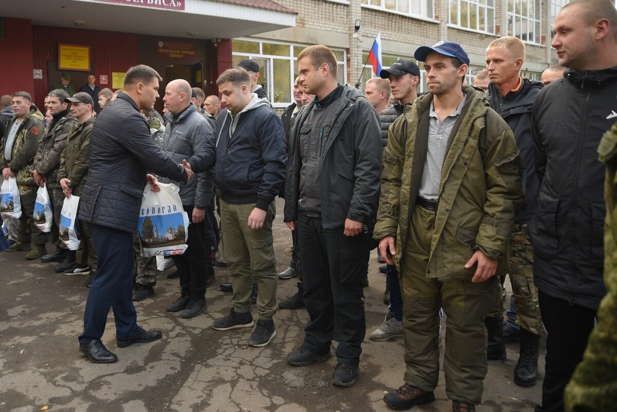 Освоение «чудовищной реальности». Сегодня задача психологов помочь людям не  лезть на стену, даже когда полно уважительных причин это делать | СамолётЪ  | Дзен