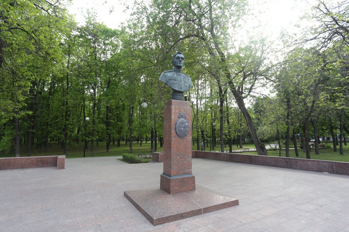 Памятник Александру Сергеевичу Яковлеву