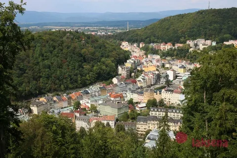 Вид с башни "Диана" на Карловы Вары.