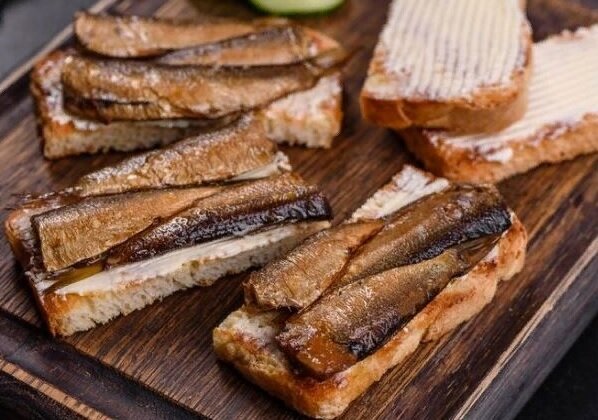 Бутерброды из домашних шпрот