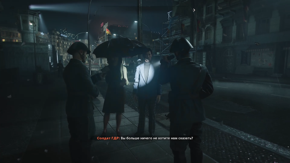 Проверки на ночных улицах Восточного Берлина... только мне кажется, что это в принципе естественно?