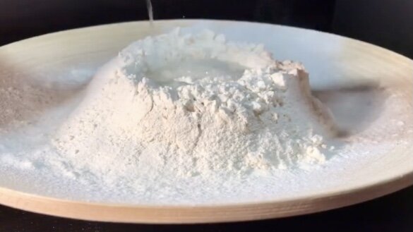 Лунка из муки