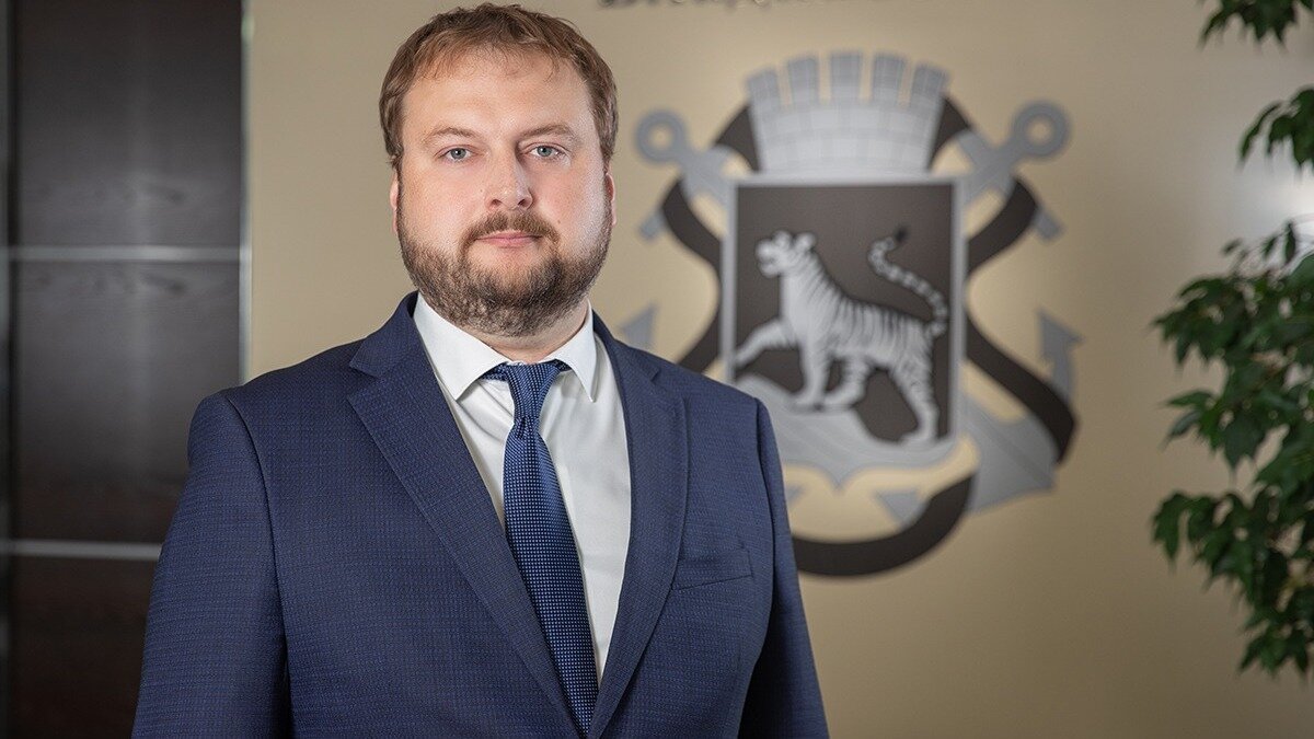     Заместителем главы администрации Владивостока назначен Дмитрий Долгий. Ему поручили руководить дорожным хозяйством города.