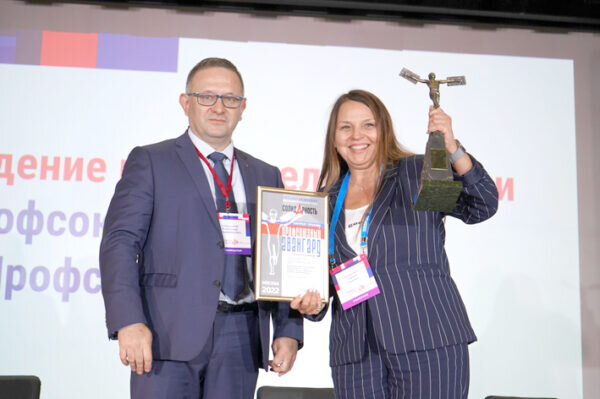    Премию за победу в номинации «Новация» получила Лариса КОЧЕРГИНА, председатель Волгоградской областной организации профсоюза