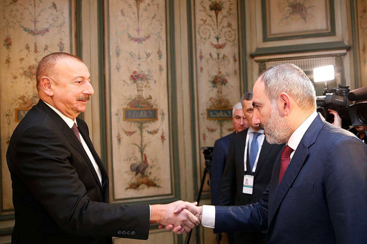 Президент Азербайджана Ильхам Алиев и Премьер-министр Армении Никол Пашинян