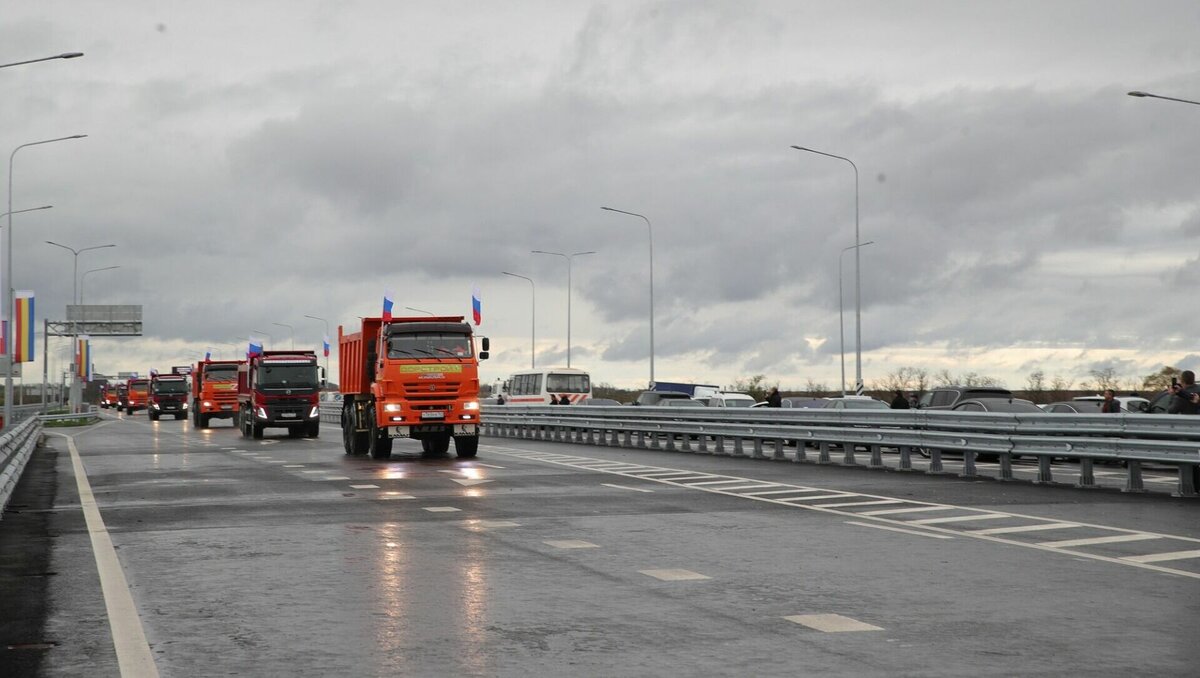     В Ростовской области запустили автомобили по трем новым участкам дорог, ведущим в Ростов, об этом рассказали в пресс-службе донского правительства.