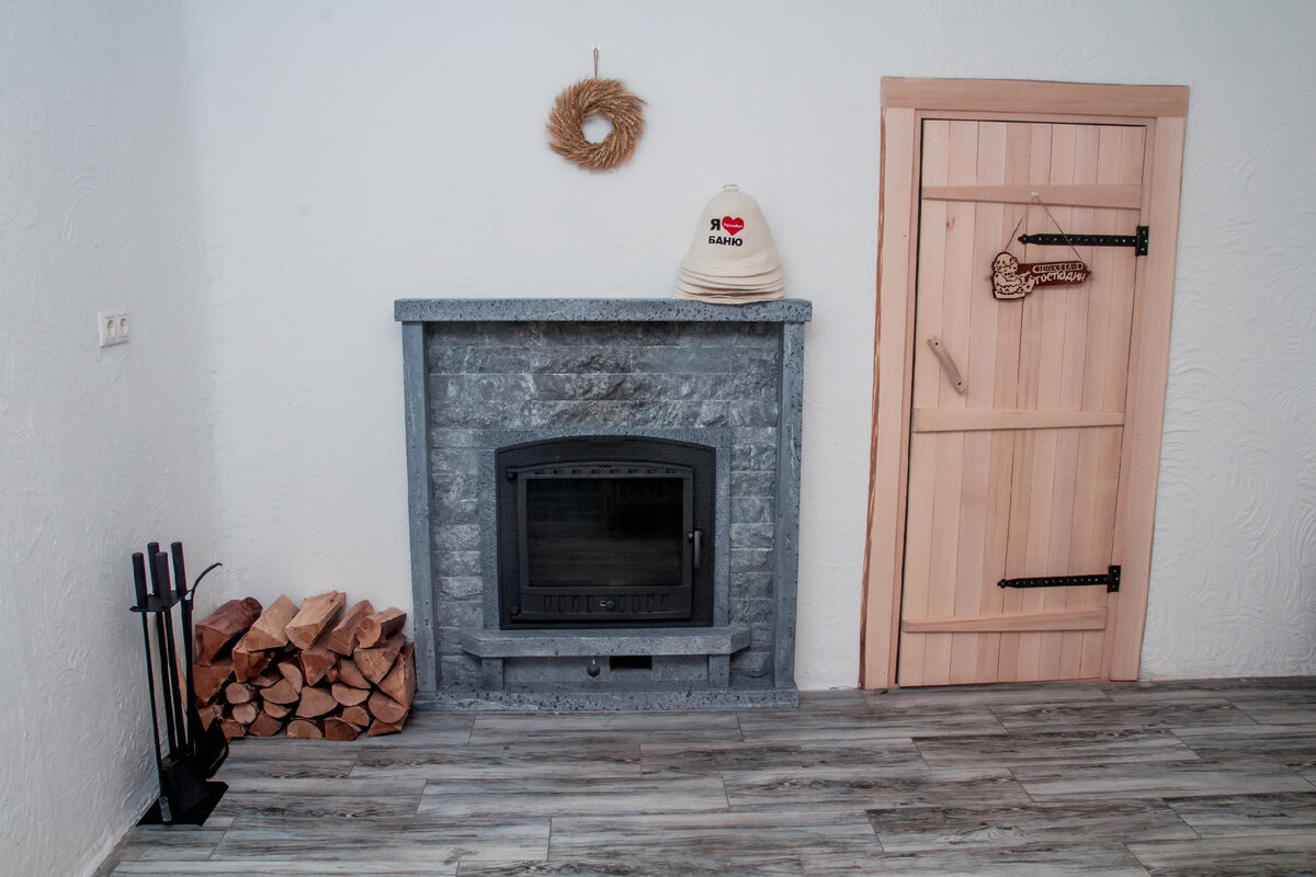 Высокие качества дубовых поленьев известны каждому банщику.