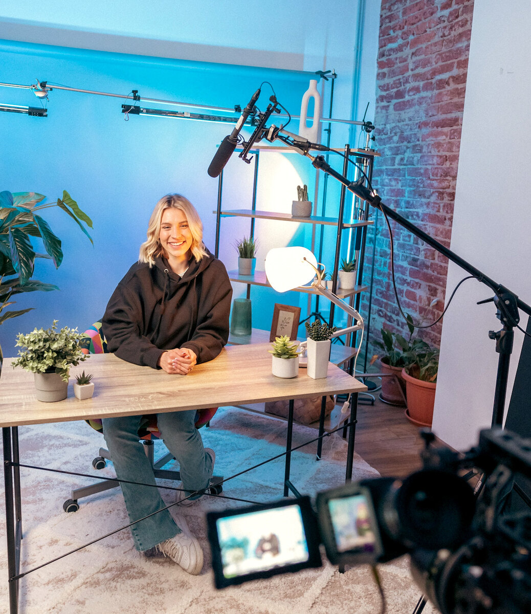 Photo by Videodeck.co on Unsplash (А фото с наших съёмок под NDA)