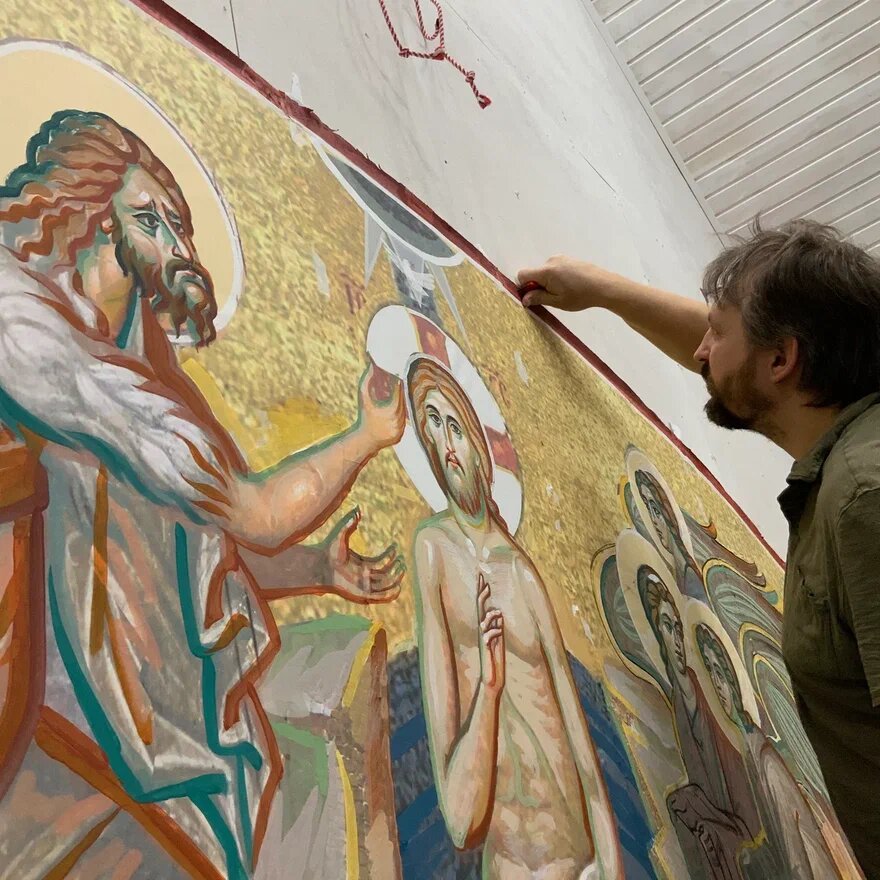 В нашей мастерской отрисовкой картонов занимается Илья.