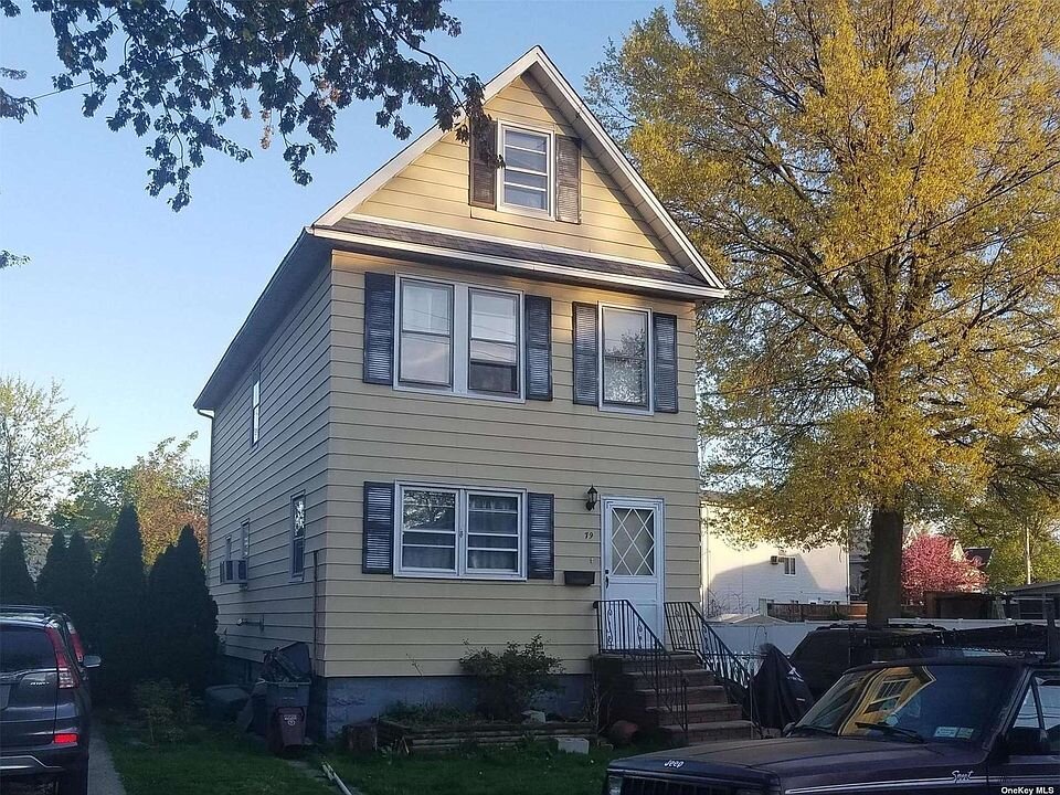 https://www.zillow.com/homedetails/79-Cortlandt-St-Staten-Island-NY-10302/32296350_zpid/ Дом в Нью-Йорке. Построен в 1920 году. Сейчас продается за $475 000.