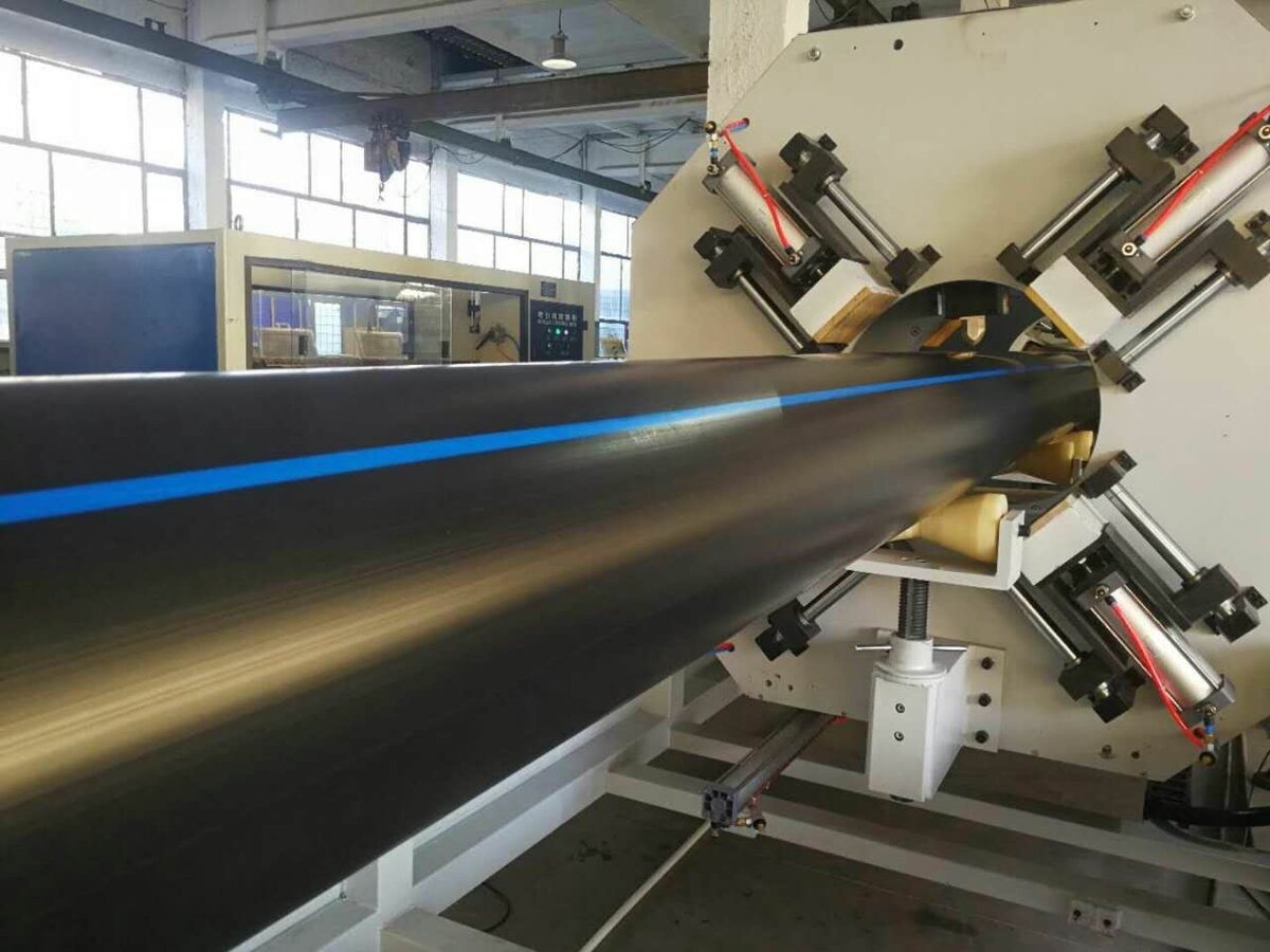 Изготовление трубы пнд на заводе.