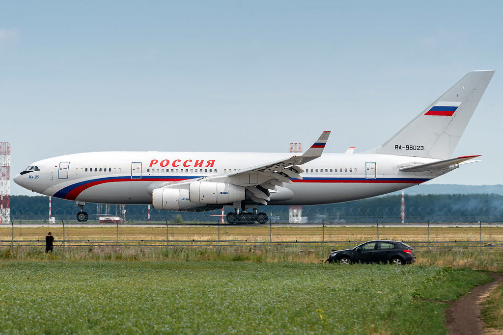 Ил-96-300 RA-96023 СЛО Россия и споттер
