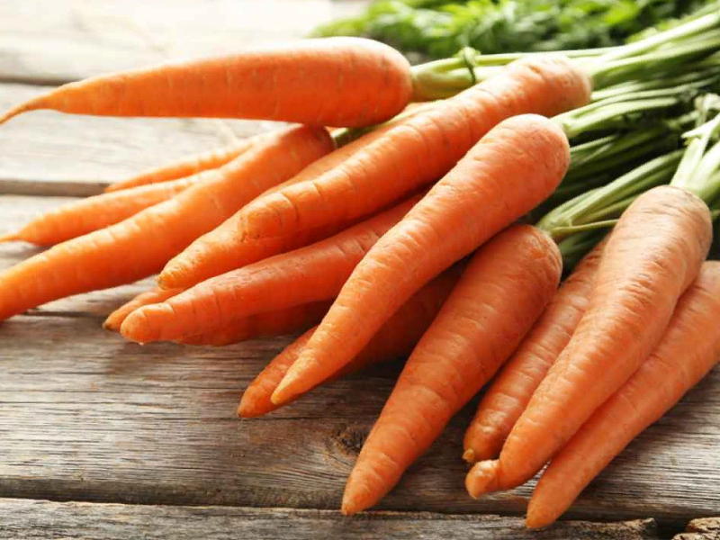 Салат с морковью и огурцом