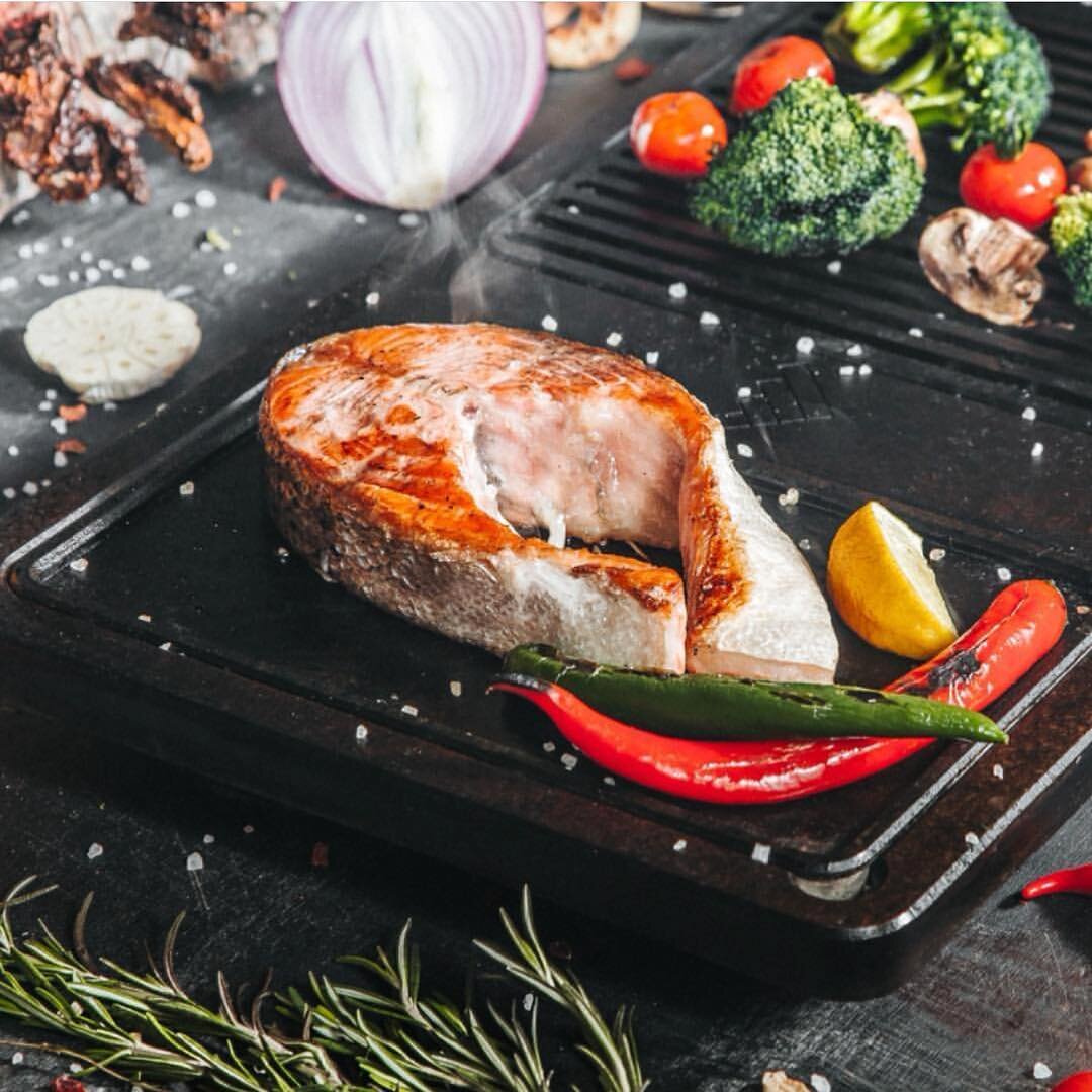 Процесс приготовления рыбы на Каменном Гриле VasilevGrill!