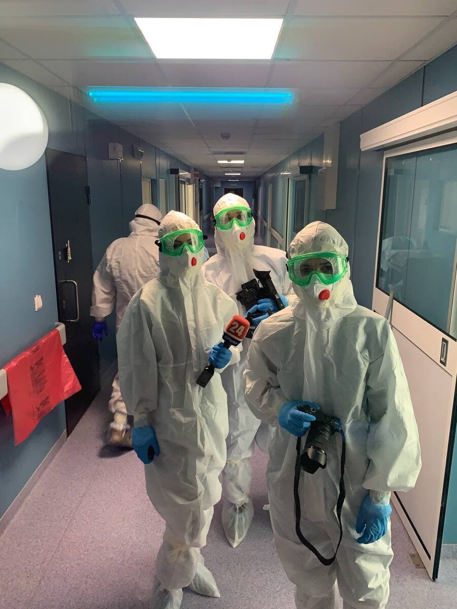 Вот так выглядела наша команда в защитных костюмах. Фото: «Крым 24»