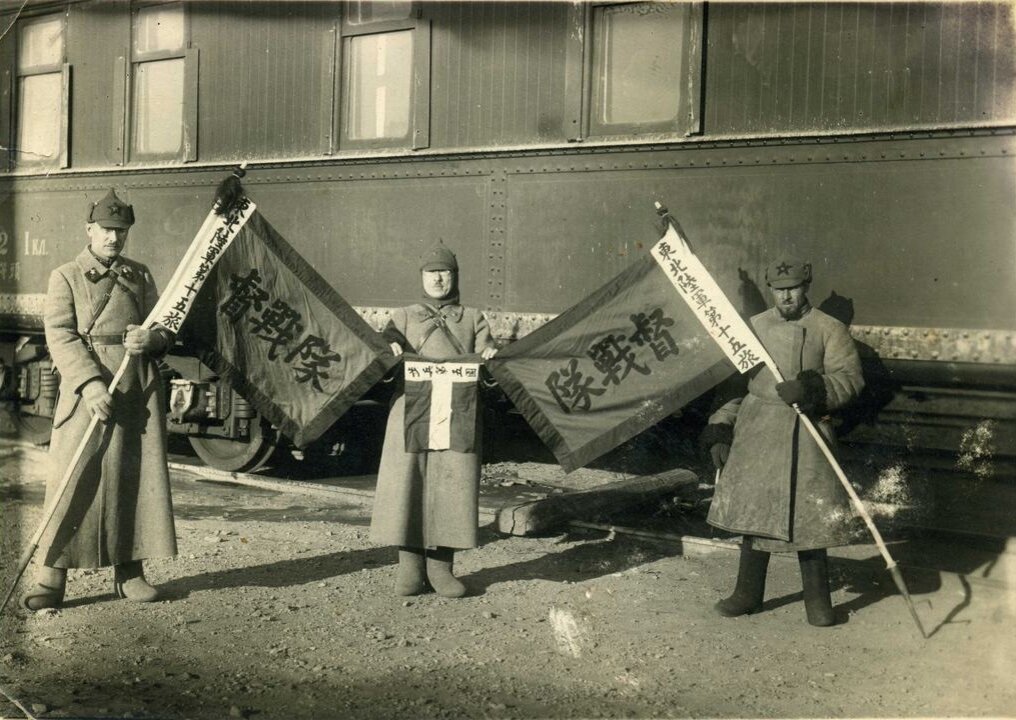 Fig. 2. 1929.11 Manchuria, Red Army soldiers with captured Kuomintang banners of the troops of the Chinese Marshal Zhang Xueliang.
