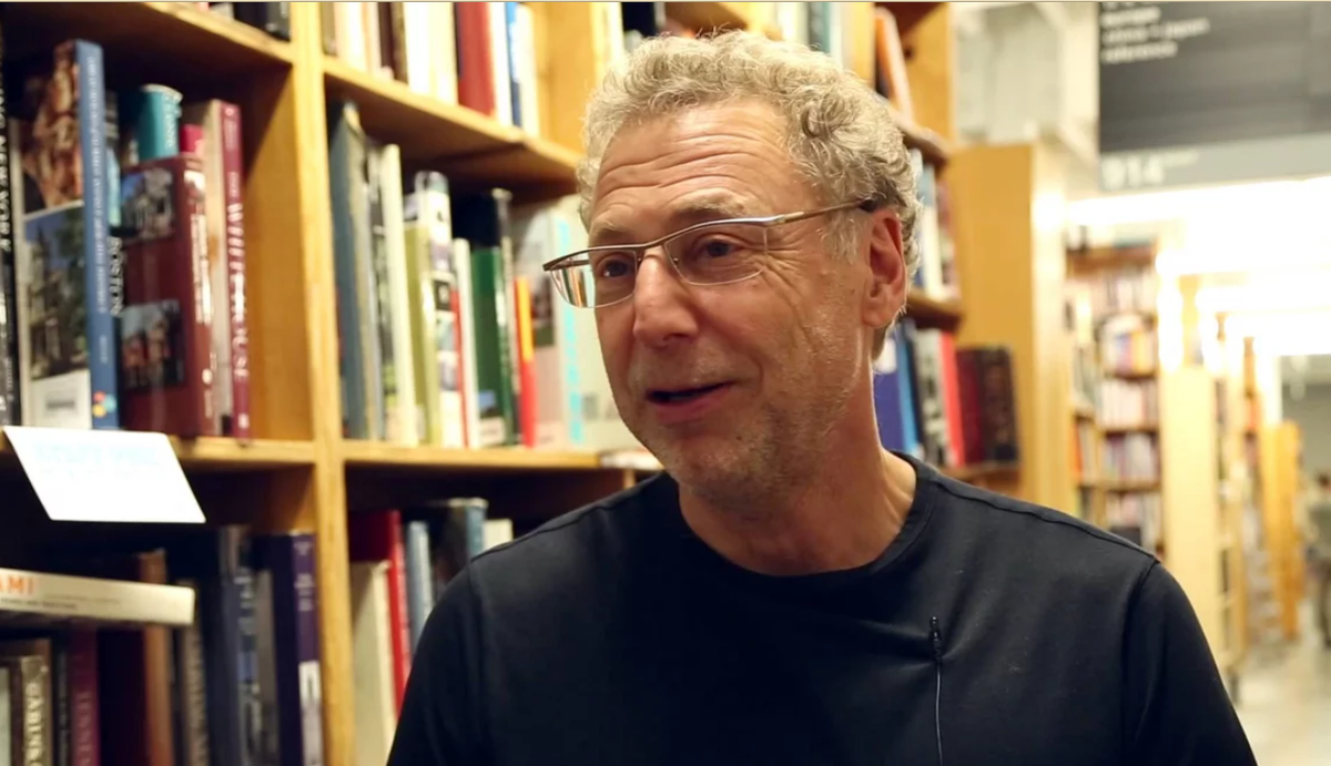 Леонард Млодинов преподает в Калифорнийском техническом университете