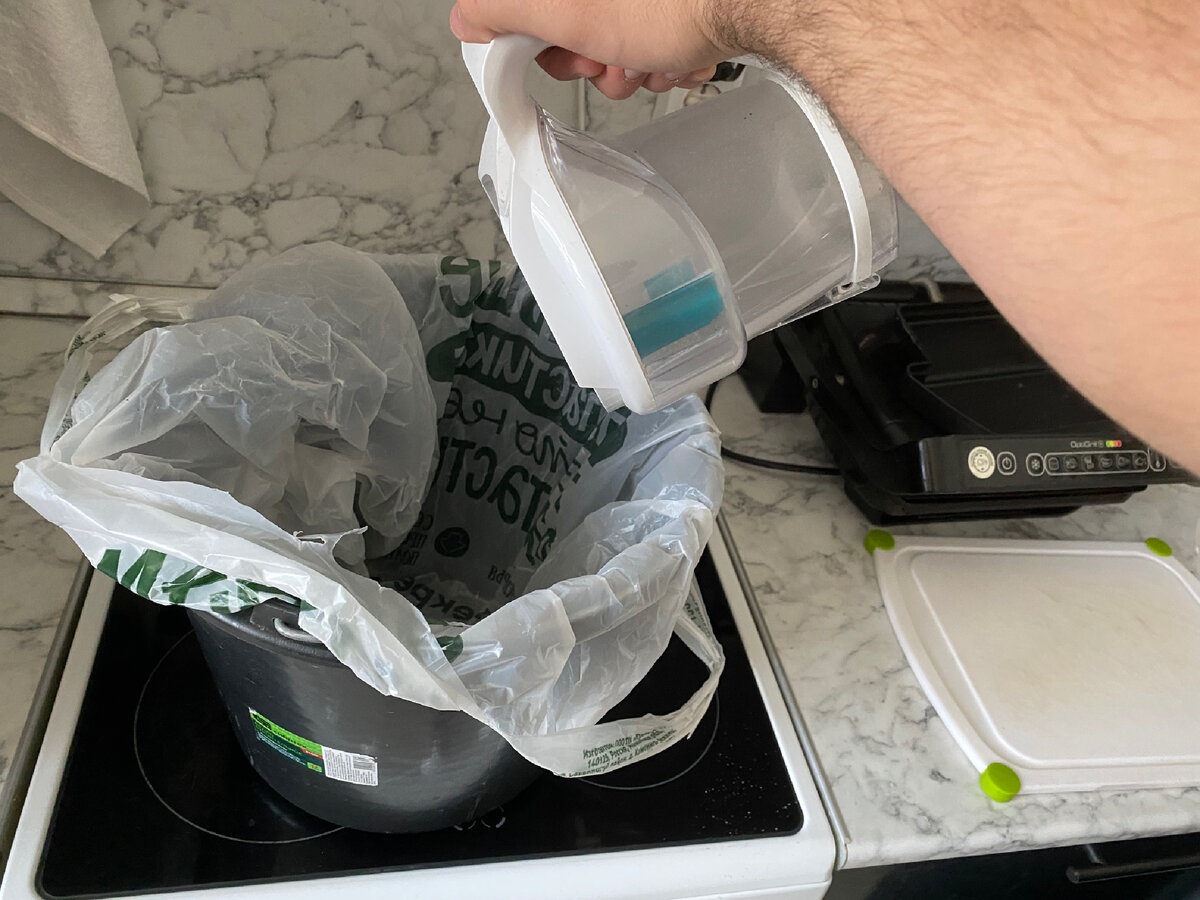 Опустошайте своевременно емкость для сбора пыли 