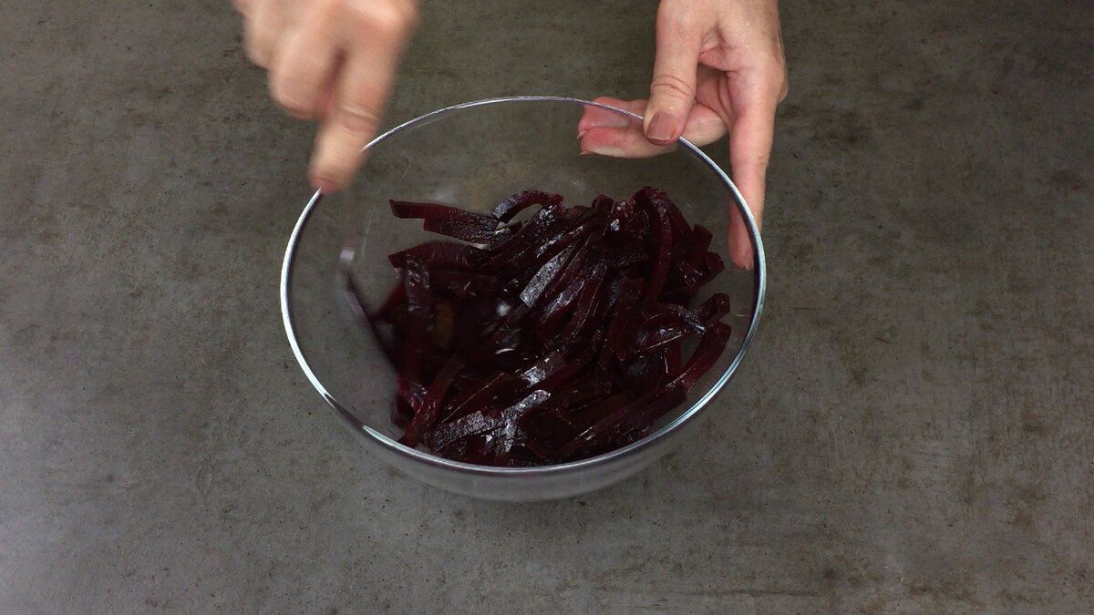 Не успеваю покупать свеклу: готовлю из нее "потрясающую" закуску, очень ...