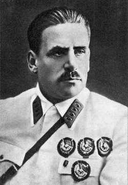 Васи́лий Константи́нович Блю́хер (19 ноября (1 декабря) 1890, Барщинка, Ярославская губерния, Российская империя — 9 ноября 1938, Москва, РСФСР, СССР) — советский военный, государственный и партийный деятель. Маршал Советского Союза (1935), первый кавалер ордена Красного Знамени (1918) и ордена Красной Звезды (1930). Военный министр Дальневосточной республики (ДВР) и третий главнокомандующий Народно-революционной армии ДВР - Википедия