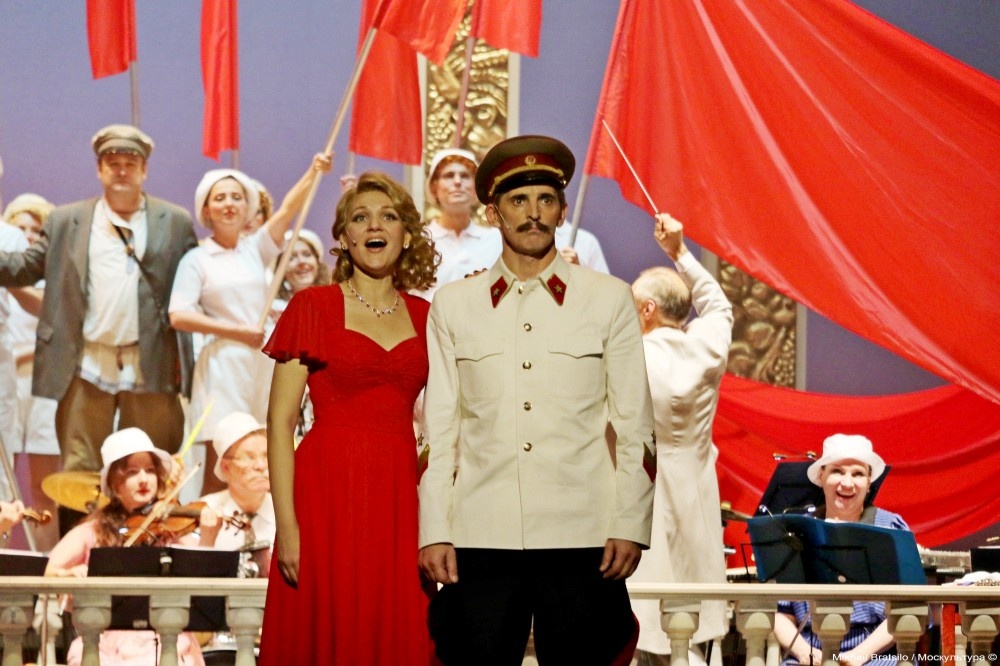 Елена Терентьева, Максим Дахненко в мюзикле "Красный Моцарт"
