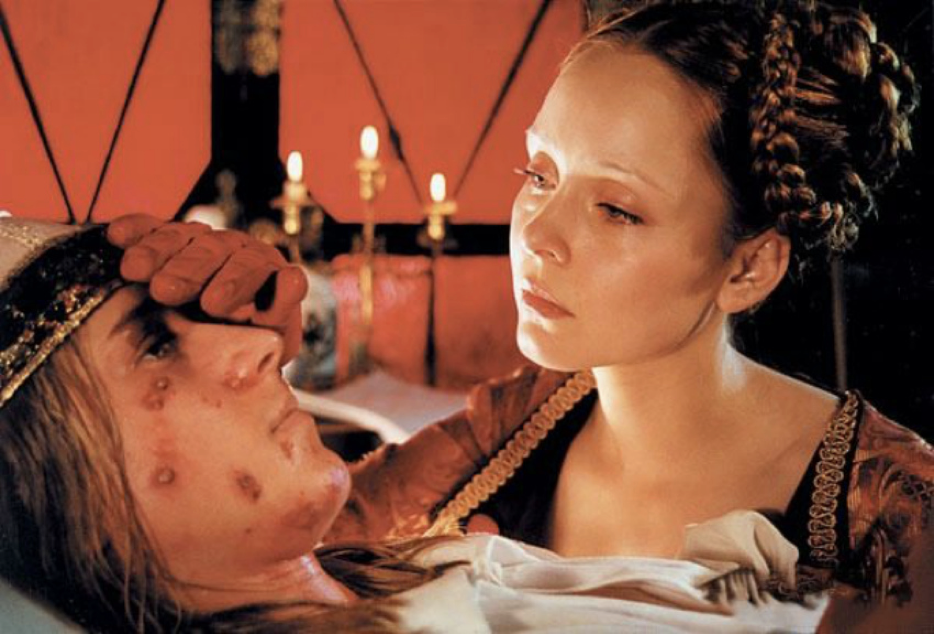 Кадр из фильма «Тайны дворцовых переворотов». Петр II умирает от оспы. 