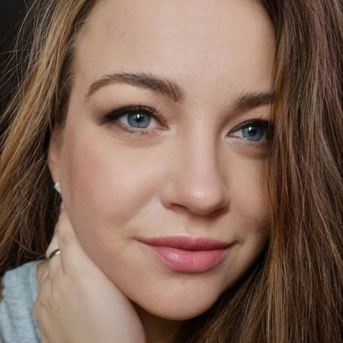 У меня плотная кожа, поэтому я использую бб кремы и силиконовые тональные