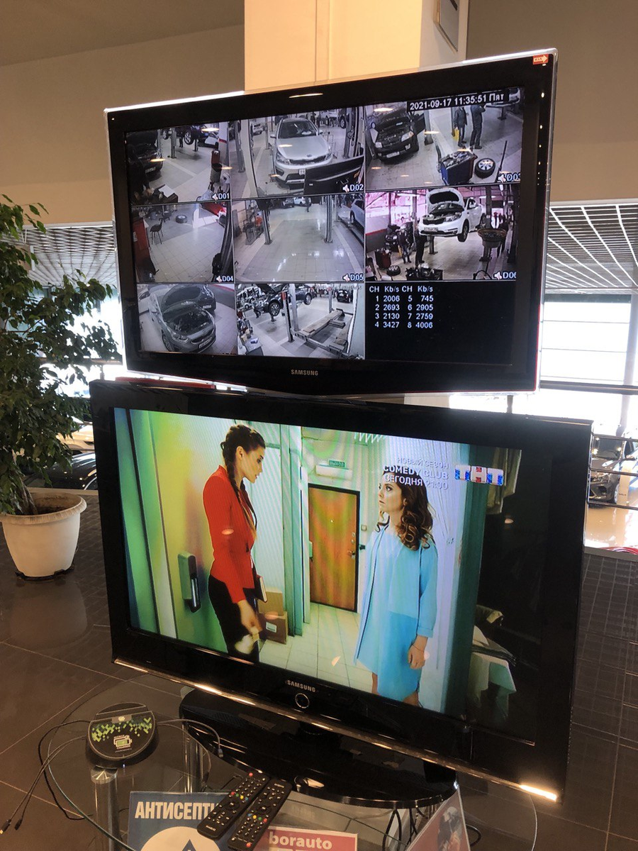 Можно смотреть по видео как ремонтируют ваш авто, взяв в клиентской зоне бесплатный кофе 