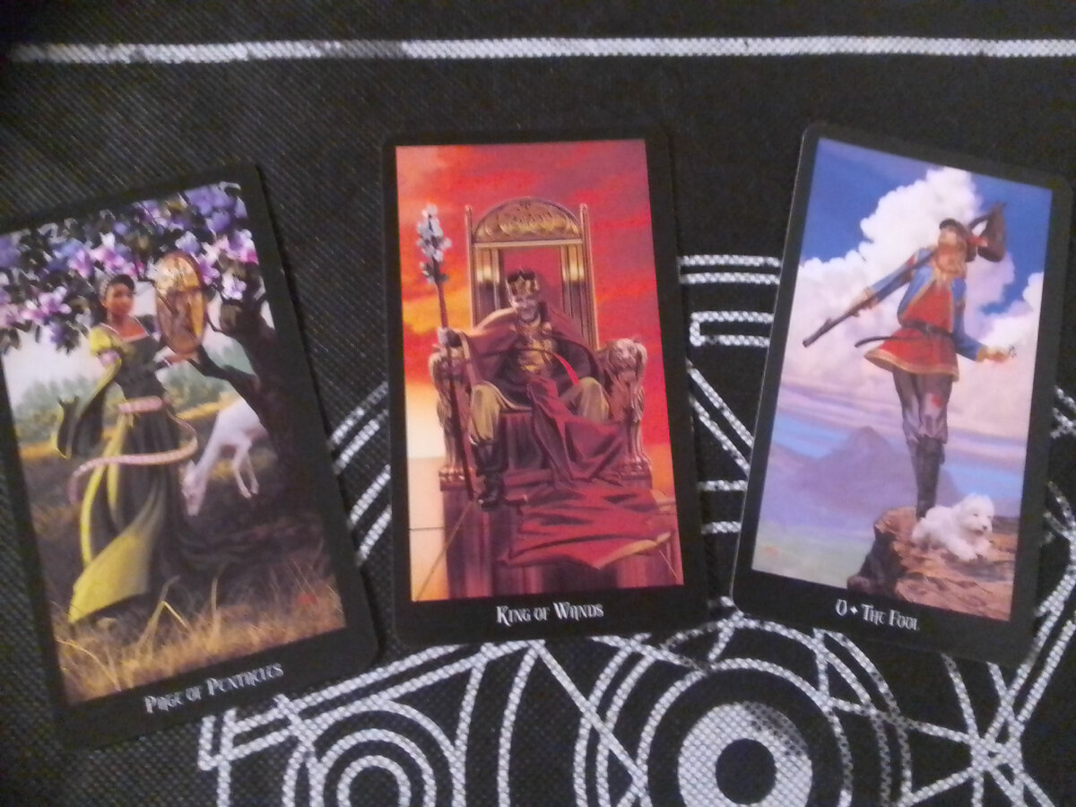 Паж Пентаклей, Король Жезлов, Шут.