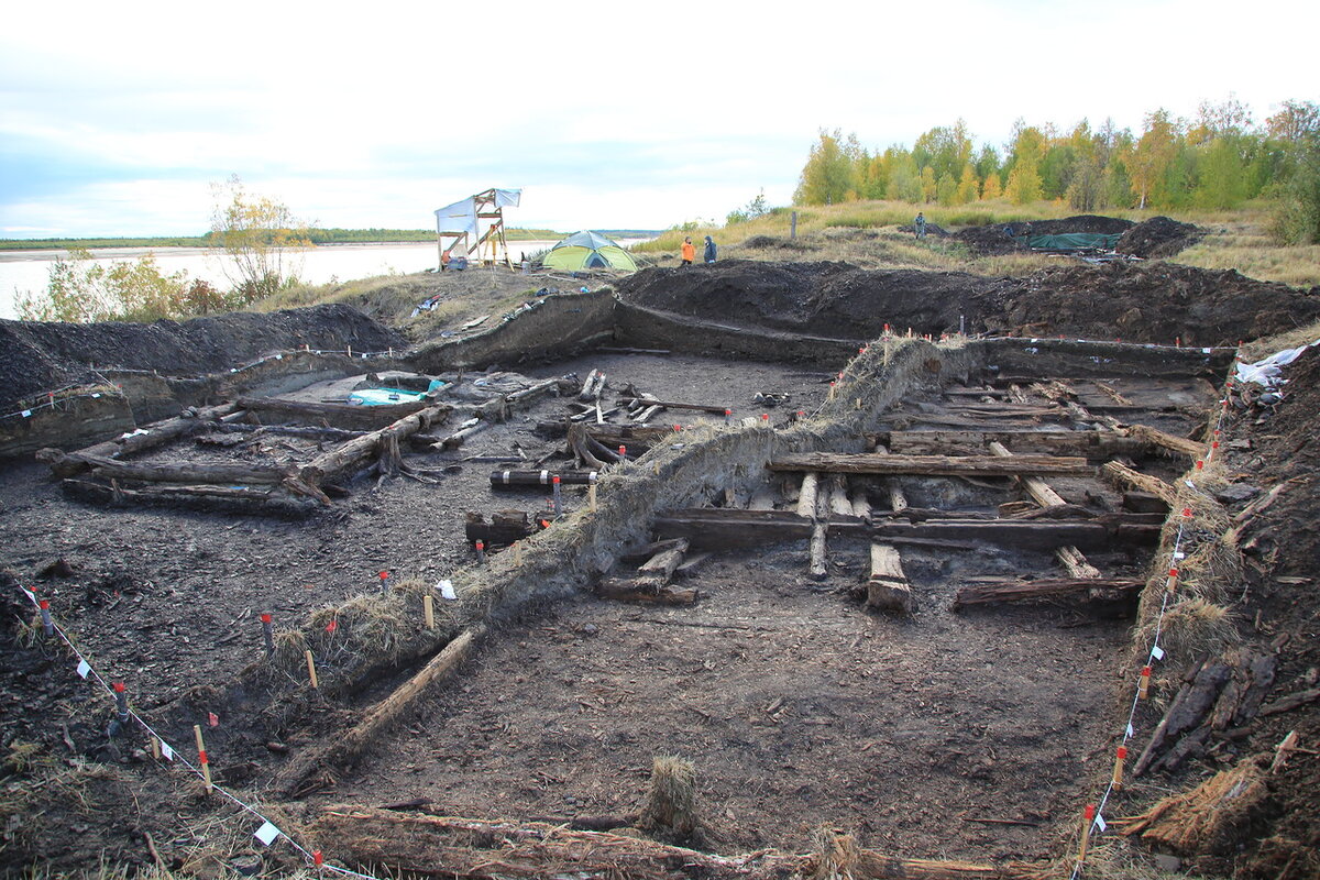 Раскопки городища. Источник https://gotonature.ru/740-gorodische-mangazeya.html