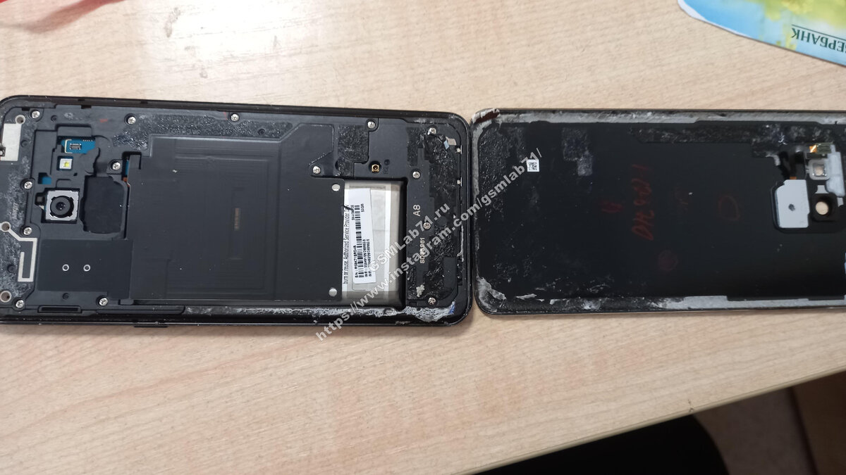 Samsung Galxy A8 (Снятие задней крышки)