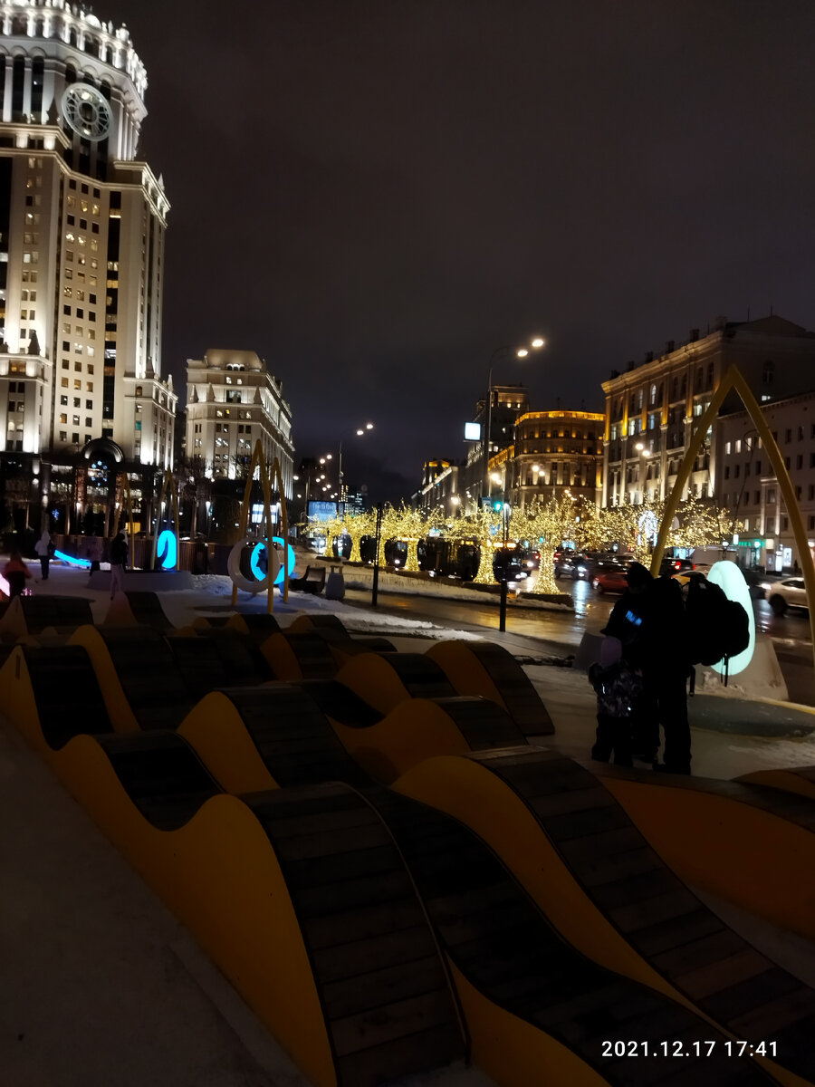 Можно сказать что белые ночи. 