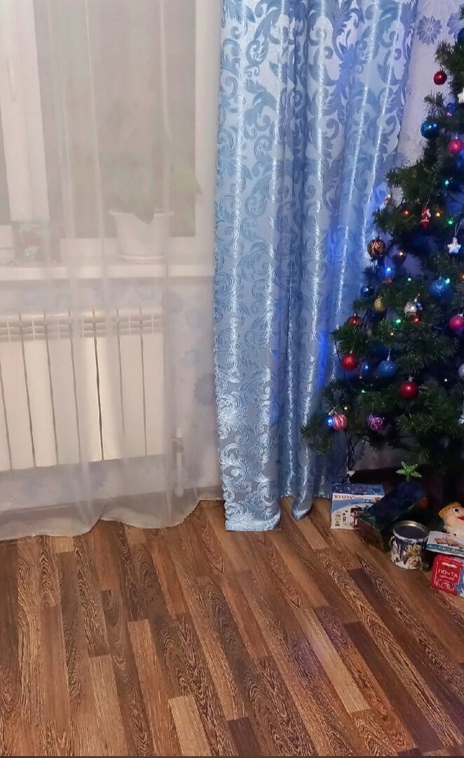 Батарея в гостиной - на 10 секций, на кухне - 6 секций