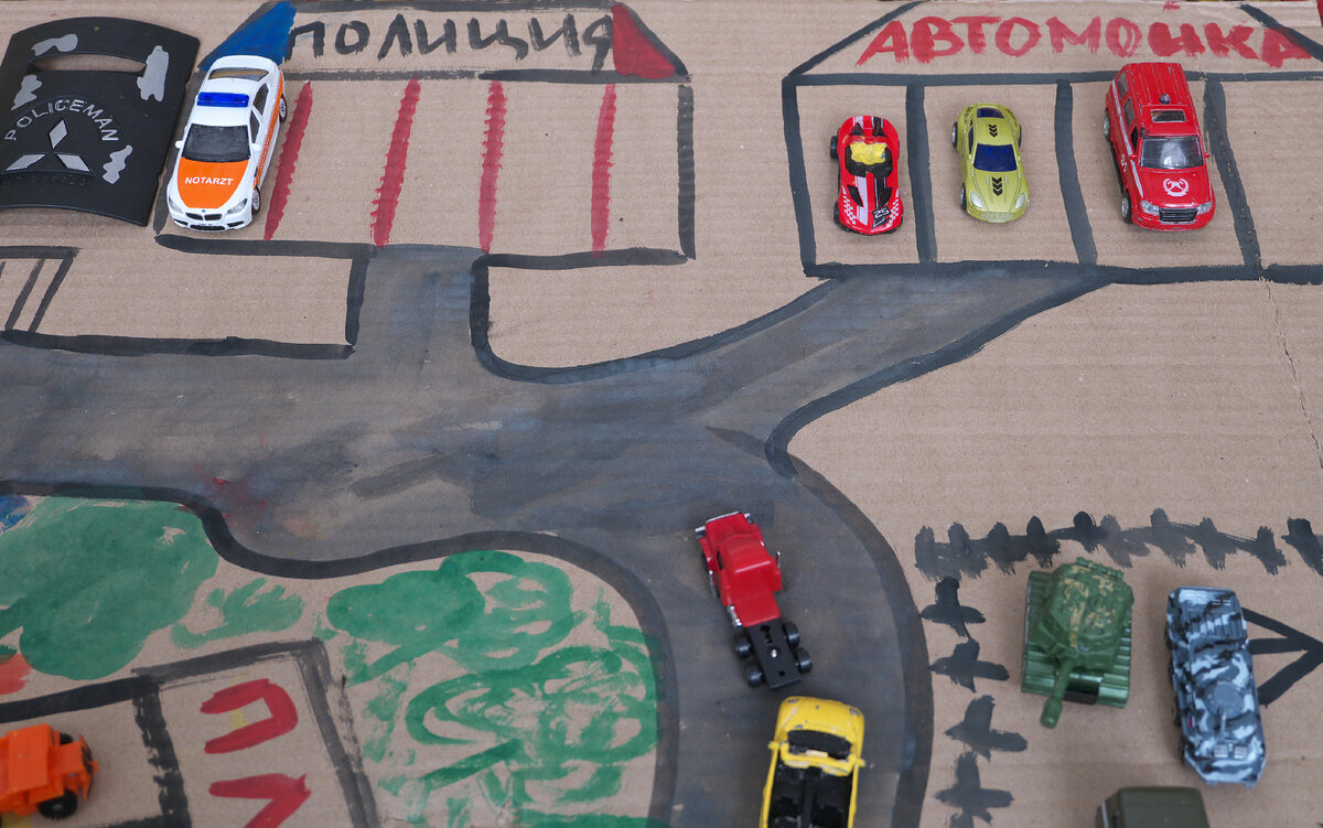 Увлекательная игрушка. Играли всей семьей.