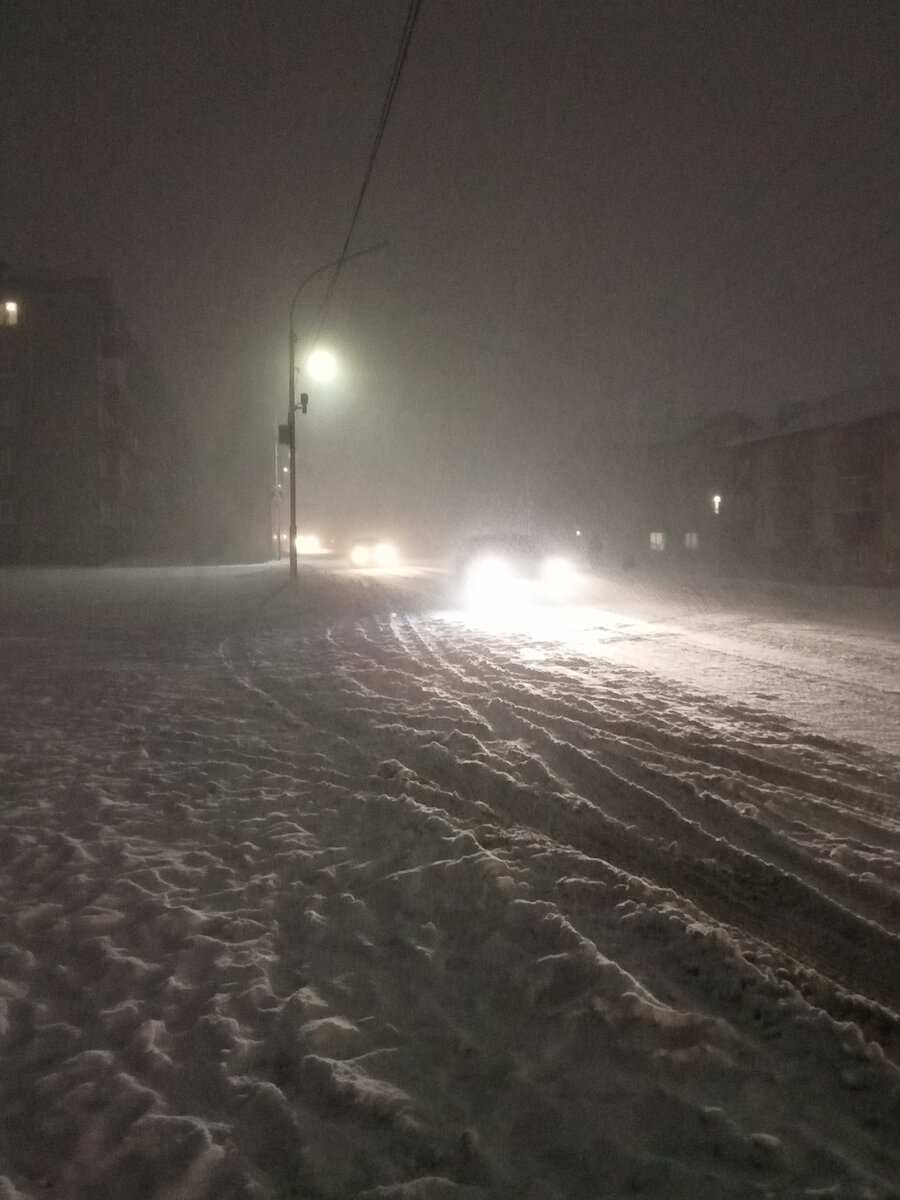  моя остановка. Только народа нет - это вечер. После восьми часов маршрутки не ходят.