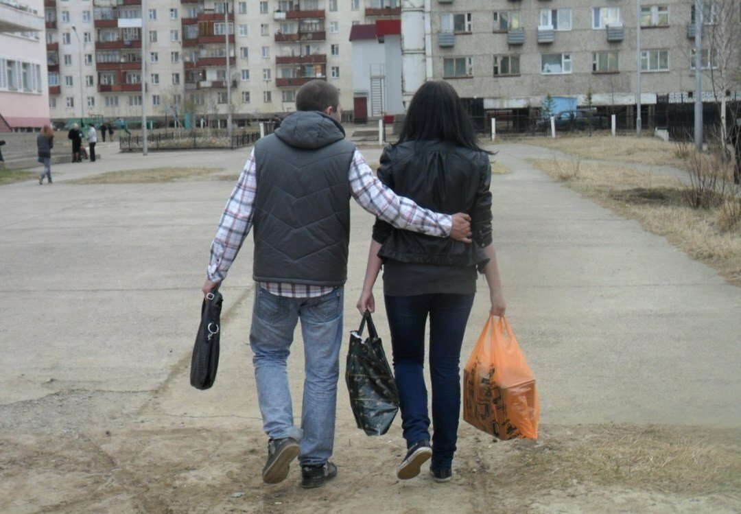 Настоящая женщина всегда даст отдохнуть мужу после тяжелого дня. Интернет.