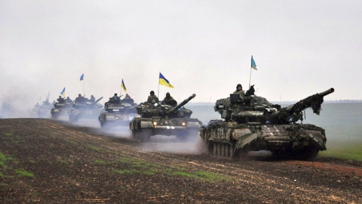 Подразделение ВСУ на марше в Донбассе.